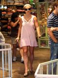 BRITNEY SPEARS Braless and Upskirt Shopping for a Puppy 