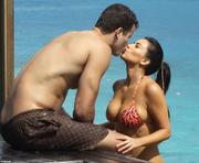 th_561160730_329338164_KimKardashianBikini8_122_128lo.jpg