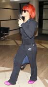 th_414801325_RihannaarrivingatLosAngelesInternationalAirport25.5.2011_12_122_148lo.JPG