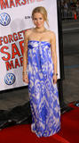 th_76932_Kristen_Bell_-_Forgetting_Sarah_Marshall_premiere_in_Hollywood_-_April_10_2008_127_122_183lo.jpg