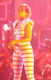 th_13063_Rihanna_2009_American_Music_Awards_Perfomance_72_122_186lo.jpg