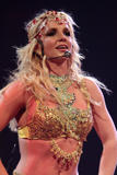 th_99606_babayaga_Britney_Spears_The_Circus_Starring_Britney_Spears_Performance_03-03-2009_056_122_390lo.jpg