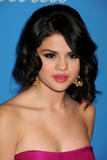 th_62916_Selena_Gomez_-_UNICEF_Ball_Honoring_Jerry_Weintraub_in_Beverly_Hills_-_December_10_2009_015_122_448lo.jpg