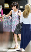 http://img44.imagevenue.com/loc566/th_95061_JLH_out_shopping_in_Studio_City1_122_566lo.jpg