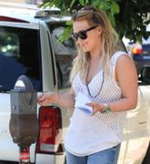 http://img44.imagevenue.com/loc587/th_576869633_Hilary_Duff_out_in_West_Hollywood8_122_587lo.jpg
