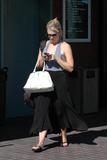 th_41663_celebrity-paradise.com-The_Elder-Melissa_Joan_Hart_2009-08-26_-_Leaves_Dancing_with_the_Stars_rehearsal_1102_122_7lo.jpg