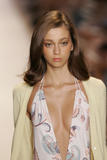 th_35466_md-lerage.com-ss05-rtw-newyork-w-lhuillier-004-uwz3yeqx_122_761lo.jpg