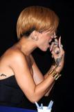th_96841_celebrity-paradise.com_Rihanna_Best_0029_123_77lo.jpg