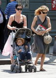 th_65642_Sarah_Jessica_Parker_out_and_about_in_NYC_01.jpg