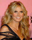 th_99420_fashiongallery_VSShow08_Arrivals_HeidiKlum-23_122_925lo.jpg