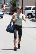 http://img44.imagevenue.com/loc162/th_72839_Ashley_Greene_visits_the_gyms_in_LA21_122_162lo.jpg