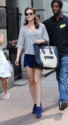 http://img44.imagevenue.com/loc163/th_90457_Leighton_Meester_On_the_Set_of_GossipGirl4_122_163lo.jpg