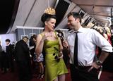 http://img44.imagevenue.com/loc189/th_27583_PauleyPerrette_53rdGrammyAwards_130211_23058_122_189lo.jpg