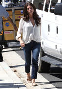 http://img44.imagevenue.com/loc200/th_53930_Ashley_Greene_on_the_set_of_Apparition_in_Palmdale6_122_200lo.jpg