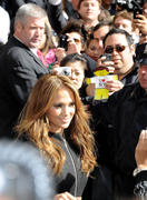 http://img44.imagevenue.com/loc226/th_33246_Jennifer_Lopez_At_The_Late_Show_With_David_Letterman4_122_226lo.jpg