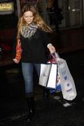 http://img44.imagevenue.com/loc245/th_38851_Hilary_Duff_shopping_in_LA9_122_245lo.jpg