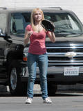 http://img44.imagevenue.com/loc450/th_58871_Hayden_Panettiere_2009-03-13_-_plays_baseball_on_the_set_of_Heroes_757_122_450lo.jpg