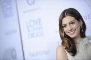 http://img44.imagevenue.com/loc470/th_87693_Anne_Hathaway_screening_of_Love_and_Other_Drugs_in_NY7_122_470lo.jpg
