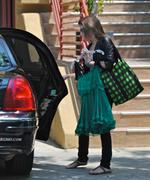 http://img44.imagevenue.com/loc61/th_13533_Anna_Kendrick_Leaves_her_home_in_LA4_122_61lo.jpg