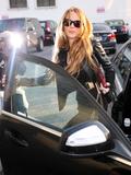 http://img44.imagevenue.com/loc987/th_54483_Lindsay_Lohan_2008-11-29_-_shopping_at_the_Mulberry_Street_Pizzeria_in_Beverly_Hills_5207_122_987lo.jpg